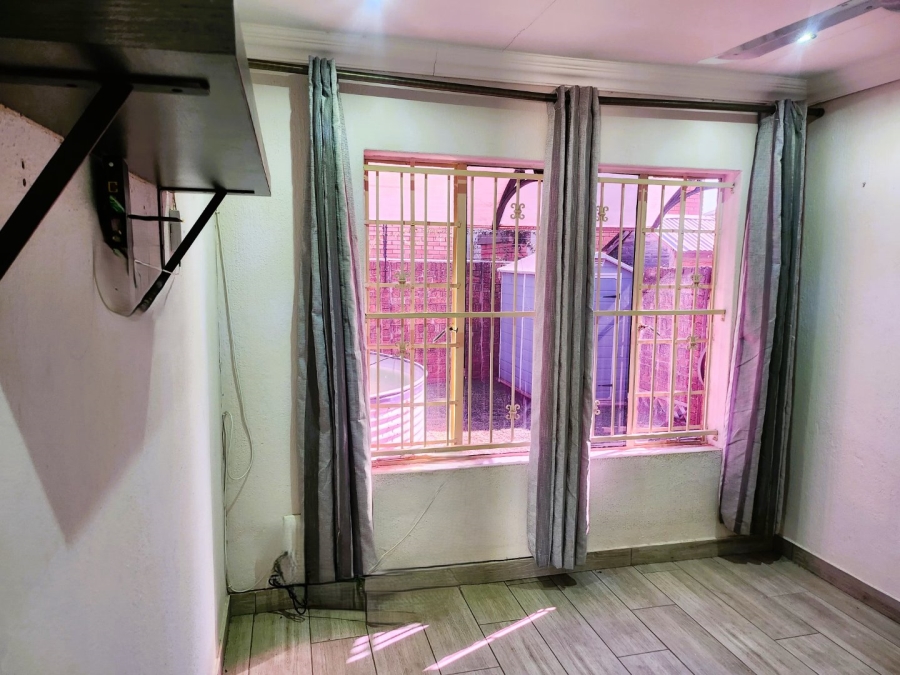 2 Bedroom Property for Sale in Andeon AH Gauteng