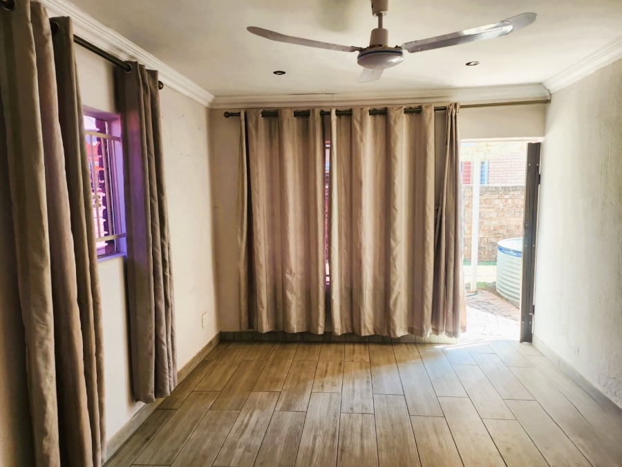 2 Bedroom Property for Sale in Andeon AH Gauteng