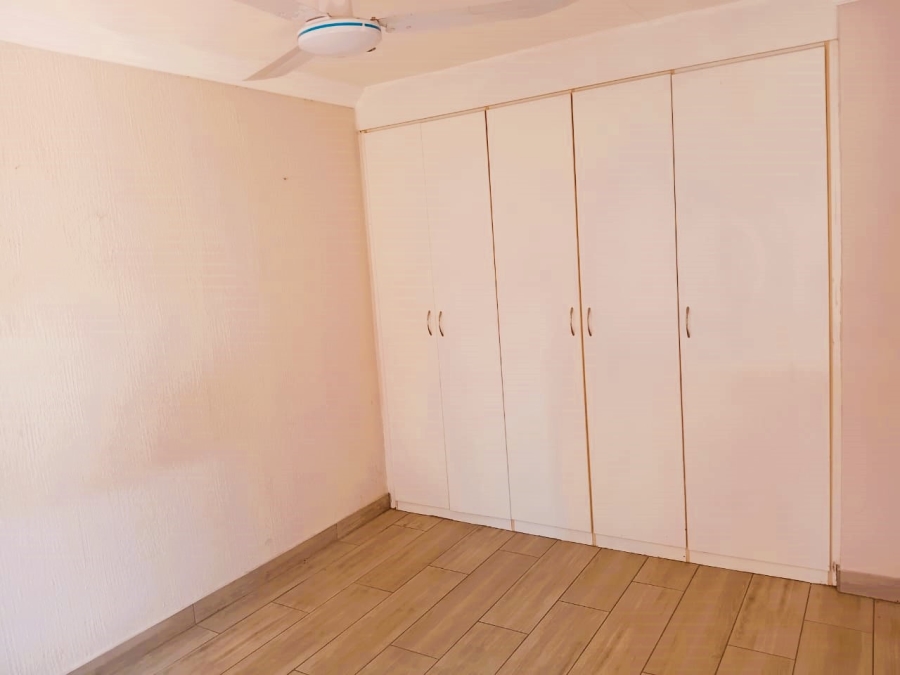 2 Bedroom Property for Sale in Andeon AH Gauteng