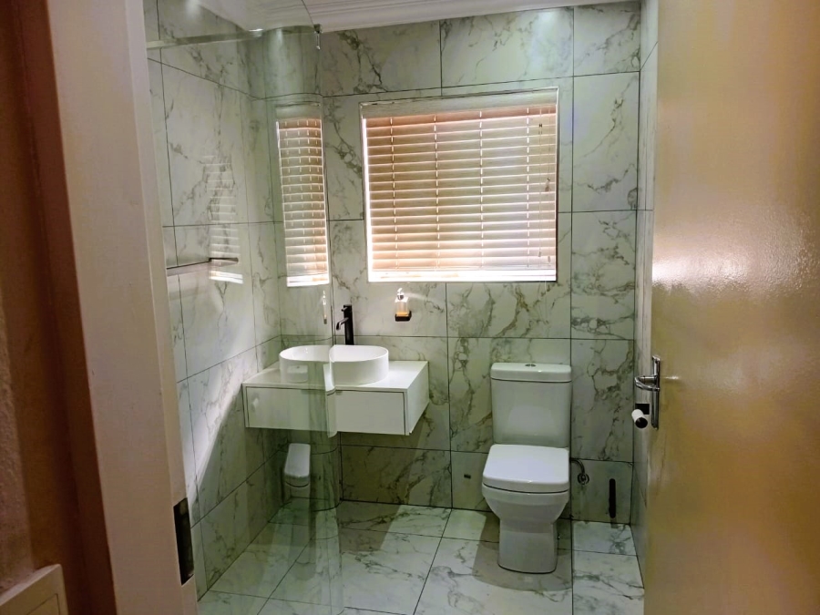 2 Bedroom Property for Sale in Andeon AH Gauteng
