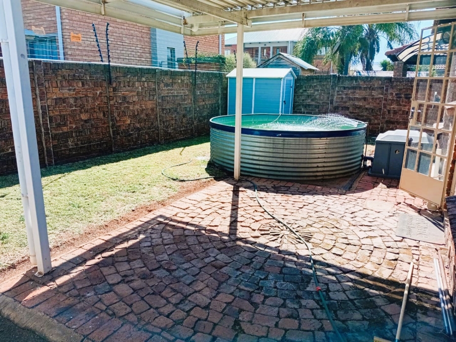 2 Bedroom Property for Sale in Andeon AH Gauteng