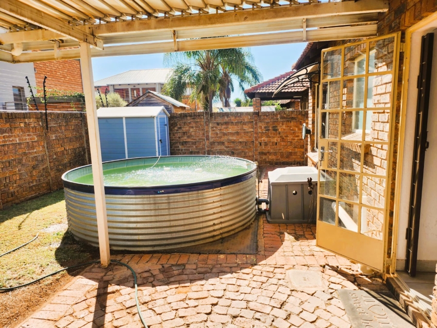 2 Bedroom Property for Sale in Andeon AH Gauteng