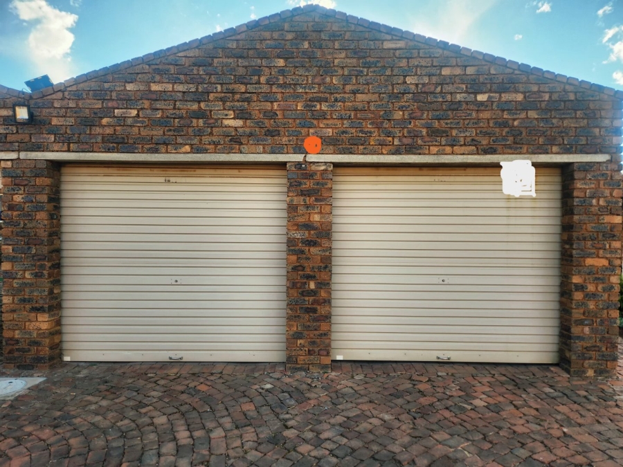 2 Bedroom Property for Sale in Andeon AH Gauteng