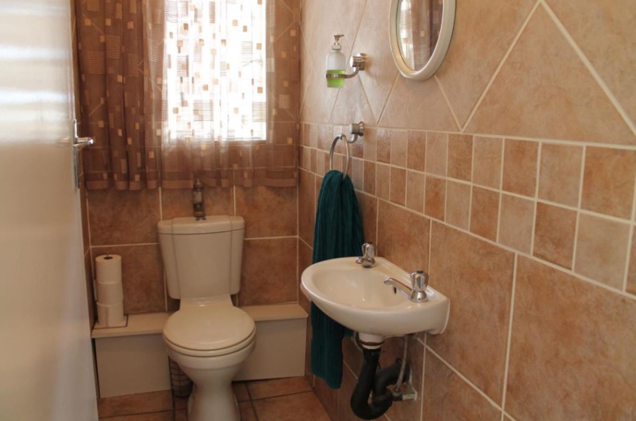 2 Bedroom Property for Sale in Eden Glen Gauteng