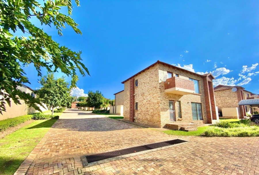 To Let 2 Bedroom Property for Rent in Fourways Gauteng