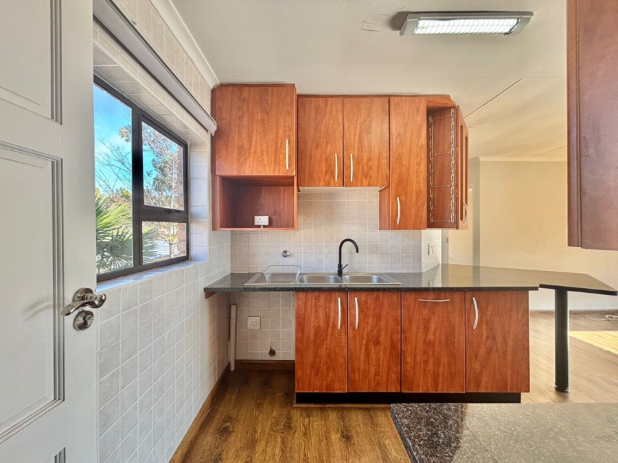 To Let 2 Bedroom Property for Rent in Fourways Gauteng