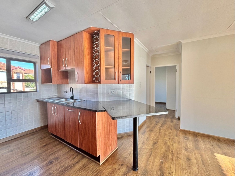 To Let 2 Bedroom Property for Rent in Fourways Gauteng