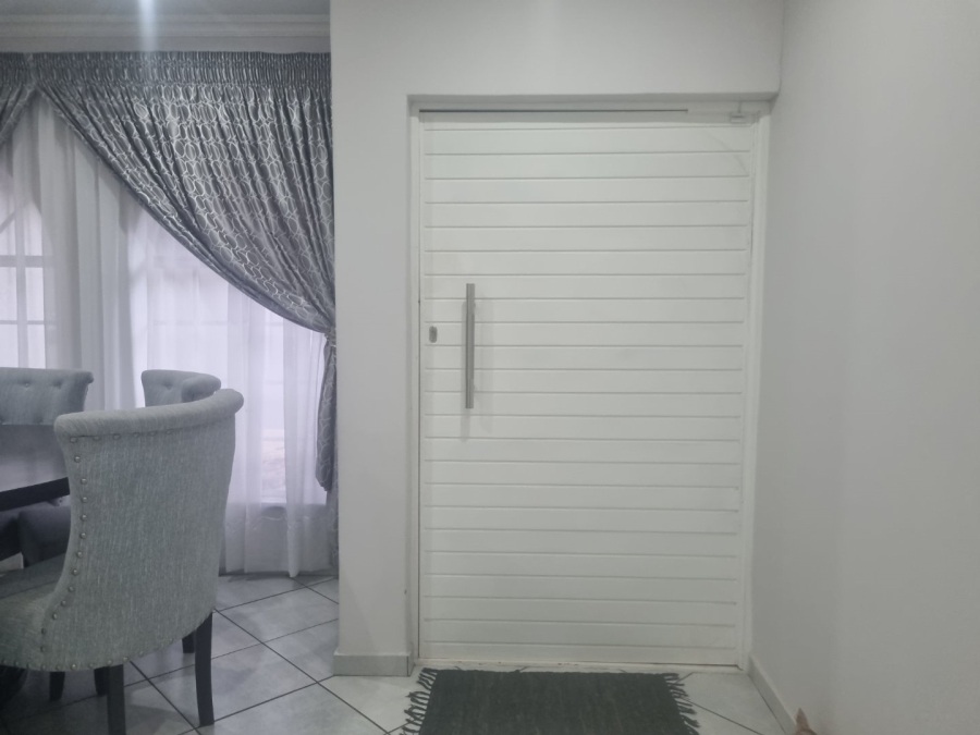 4 Bedroom Property for Sale in Flora Gardens Gauteng