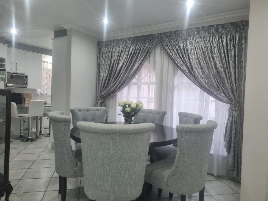 4 Bedroom Property for Sale in Flora Gardens Gauteng