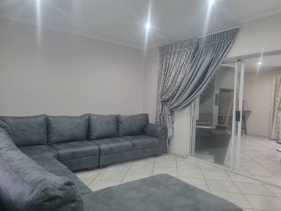 4 Bedroom Property for Sale in Flora Gardens Gauteng