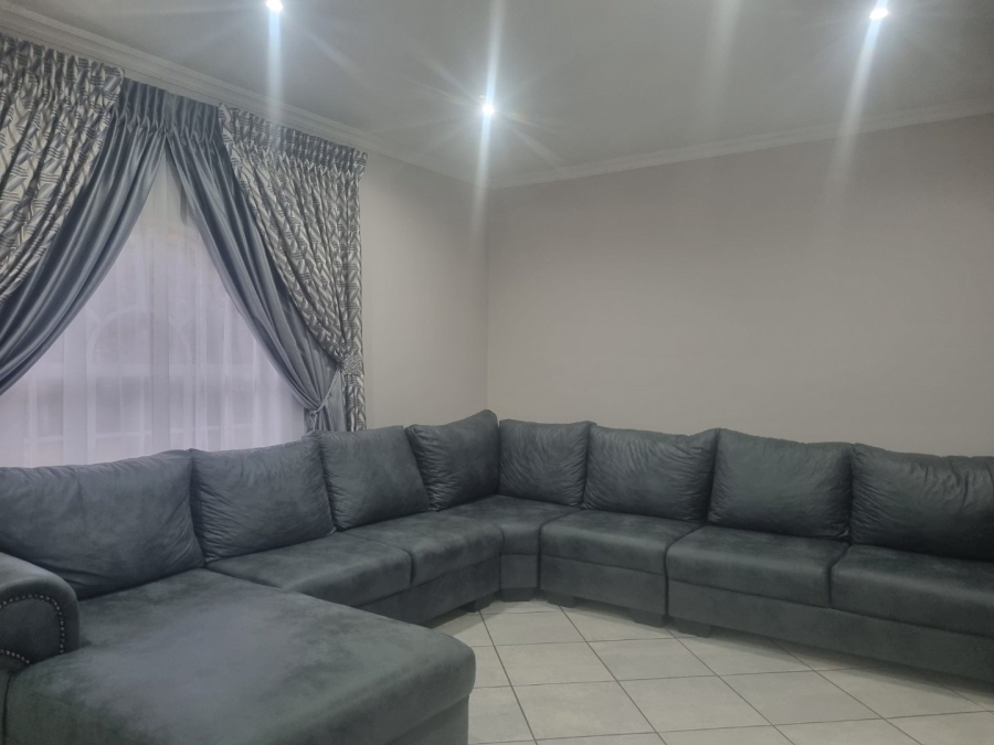 4 Bedroom Property for Sale in Flora Gardens Gauteng