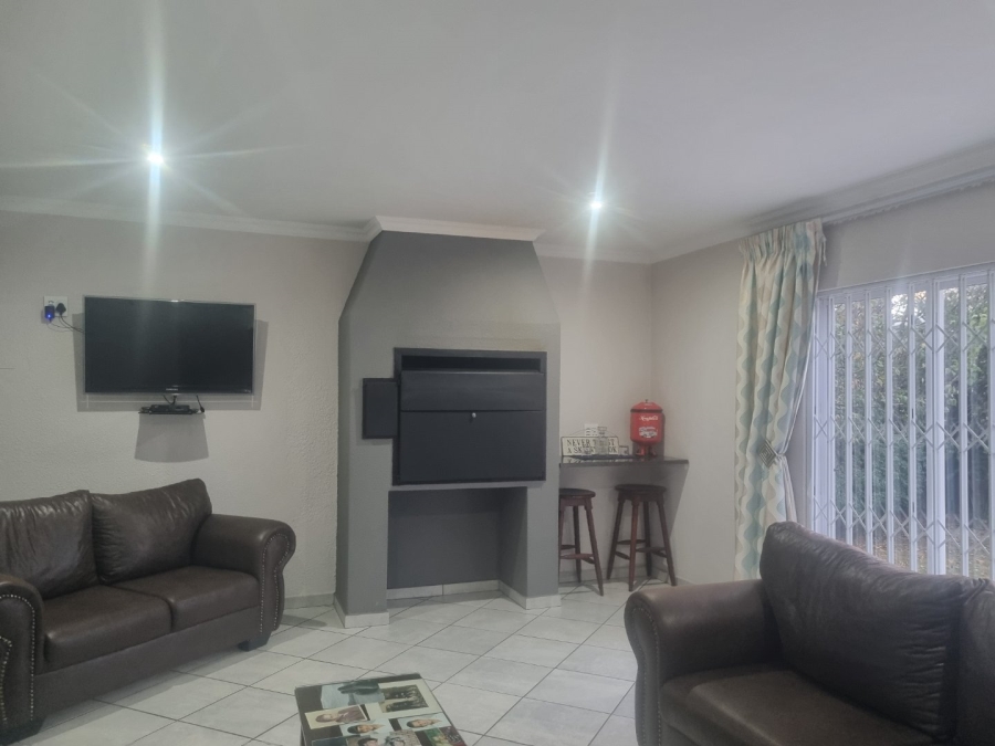 4 Bedroom Property for Sale in Flora Gardens Gauteng