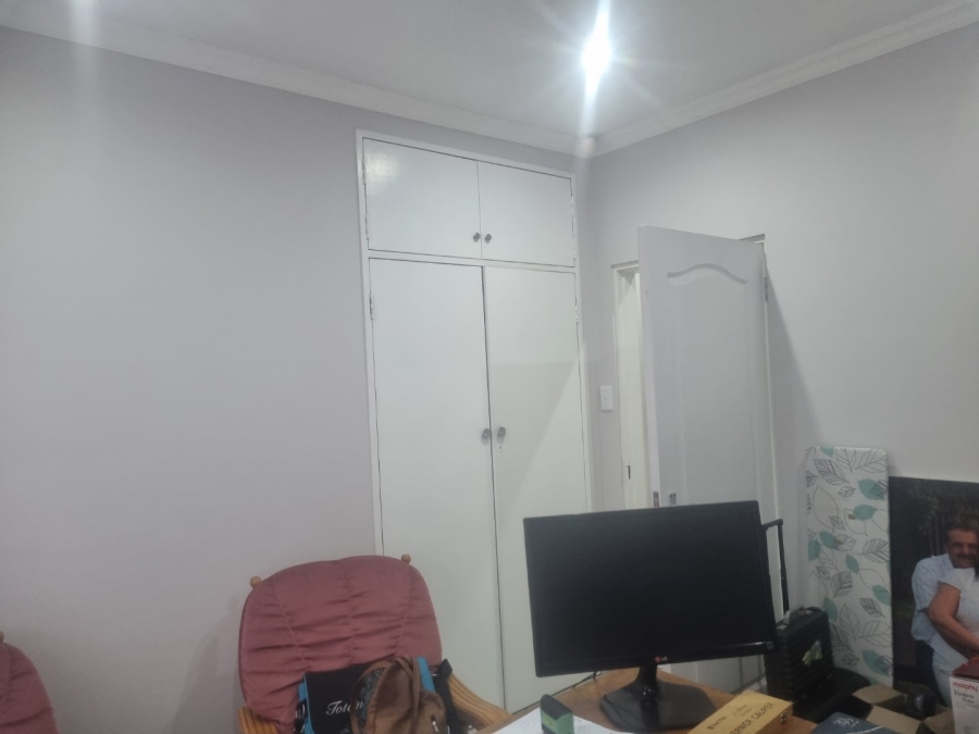 4 Bedroom Property for Sale in Flora Gardens Gauteng