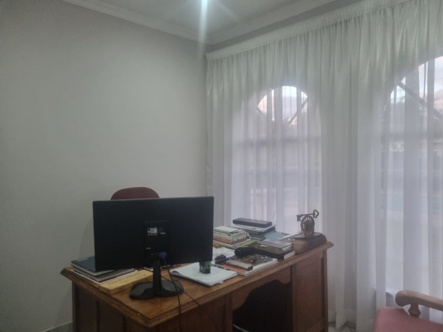 4 Bedroom Property for Sale in Flora Gardens Gauteng