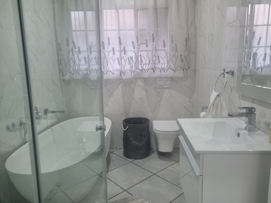 4 Bedroom Property for Sale in Flora Gardens Gauteng
