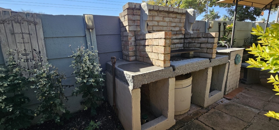 4 Bedroom Property for Sale in Annlin Gauteng