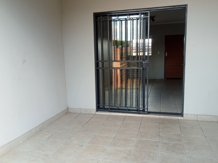 2 Bedroom Property for Sale in Noordwyk Gauteng