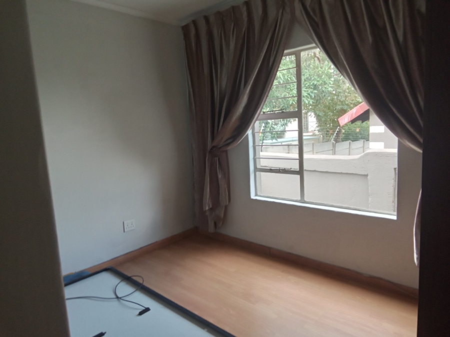 5 Bedroom Property for Sale in Halfway House Gauteng