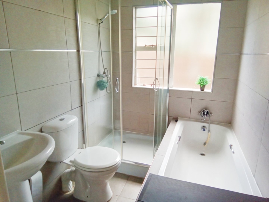 5 Bedroom Property for Sale in Halfway House Gauteng