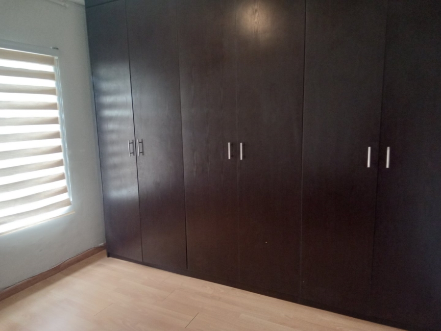 5 Bedroom Property for Sale in Halfway House Gauteng