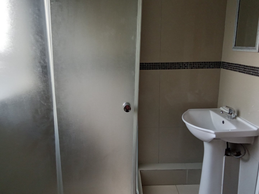 5 Bedroom Property for Sale in Halfway House Gauteng