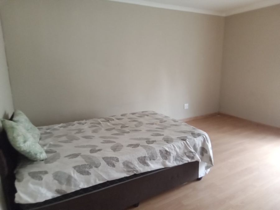 5 Bedroom Property for Sale in Halfway House Gauteng