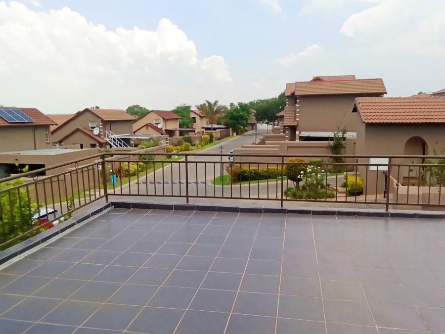 5 Bedroom Property for Sale in Halfway House Gauteng