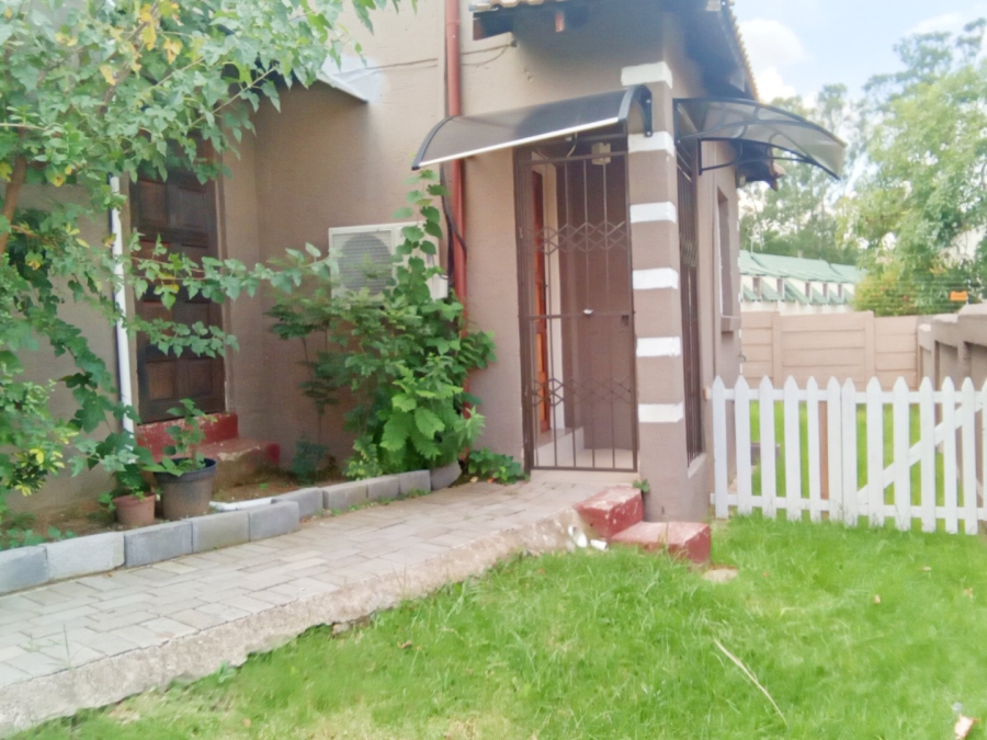 5 Bedroom Property for Sale in Halfway House Gauteng