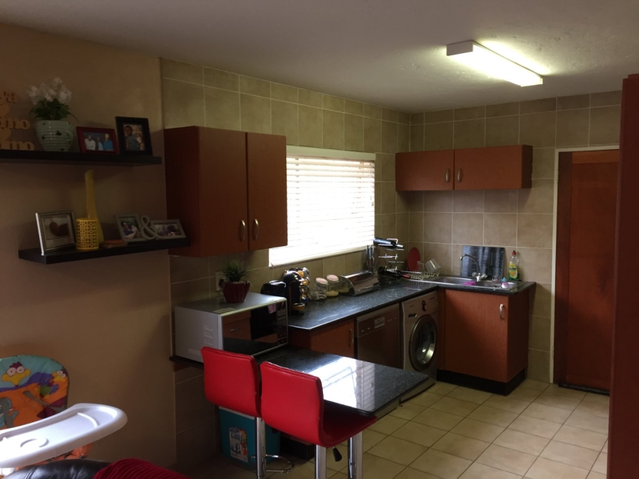 2 Bedroom Property for Sale in Groeneweide Gauteng