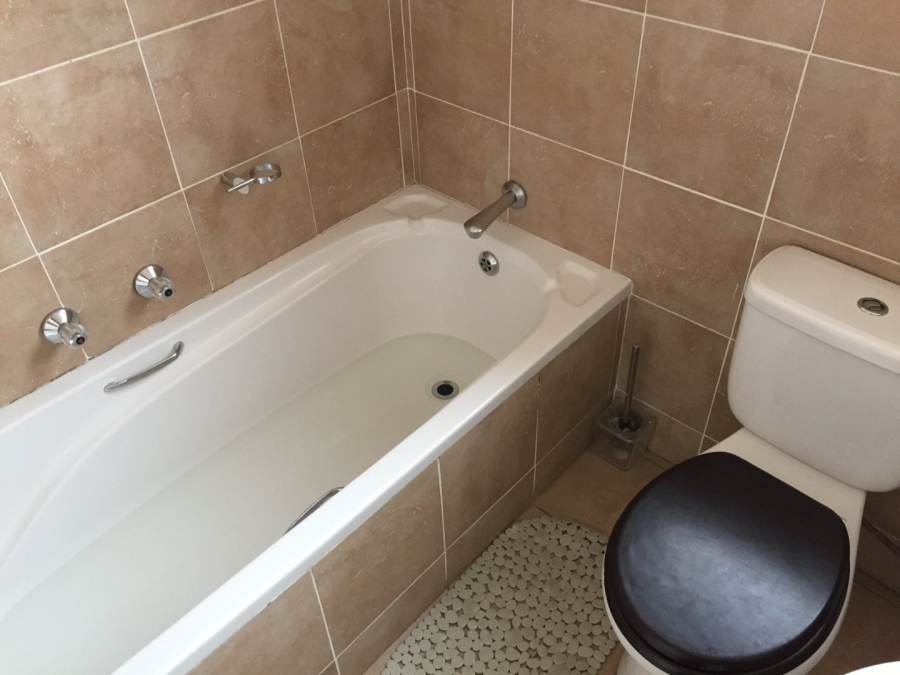2 Bedroom Property for Sale in Groeneweide Gauteng