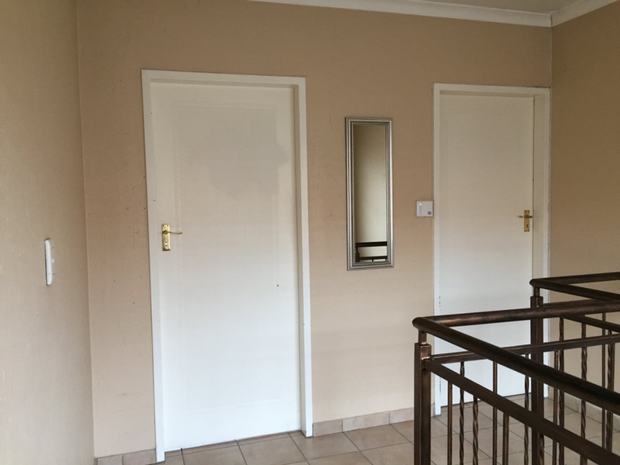 2 Bedroom Property for Sale in Groeneweide Gauteng