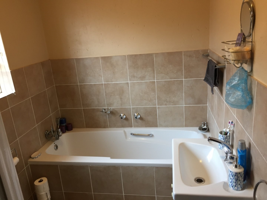 2 Bedroom Property for Sale in Groeneweide Gauteng