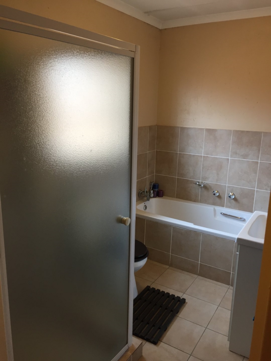 2 Bedroom Property for Sale in Groeneweide Gauteng