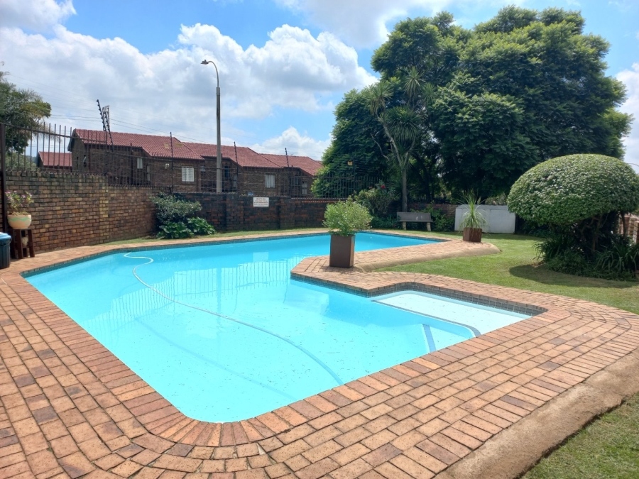 2 Bedroom Property for Sale in Northcliff Gauteng