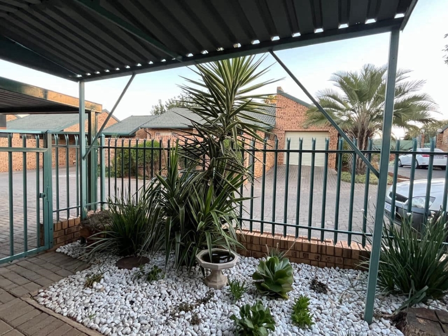 2 Bedroom Property for Sale in Highveld Gauteng