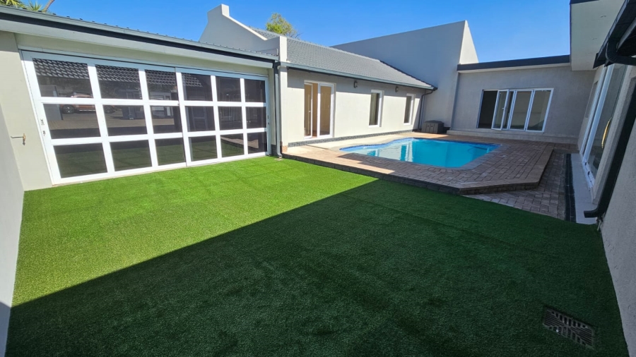5 Bedroom Property for Sale in Wierda Park Gauteng