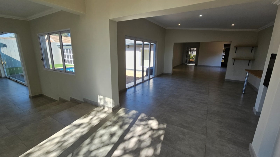 5 Bedroom Property for Sale in Wierda Park Gauteng
