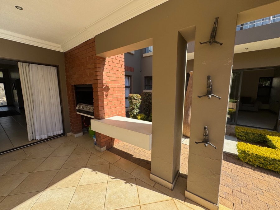 6 Bedroom Property for Sale in Midstream Estate Gauteng