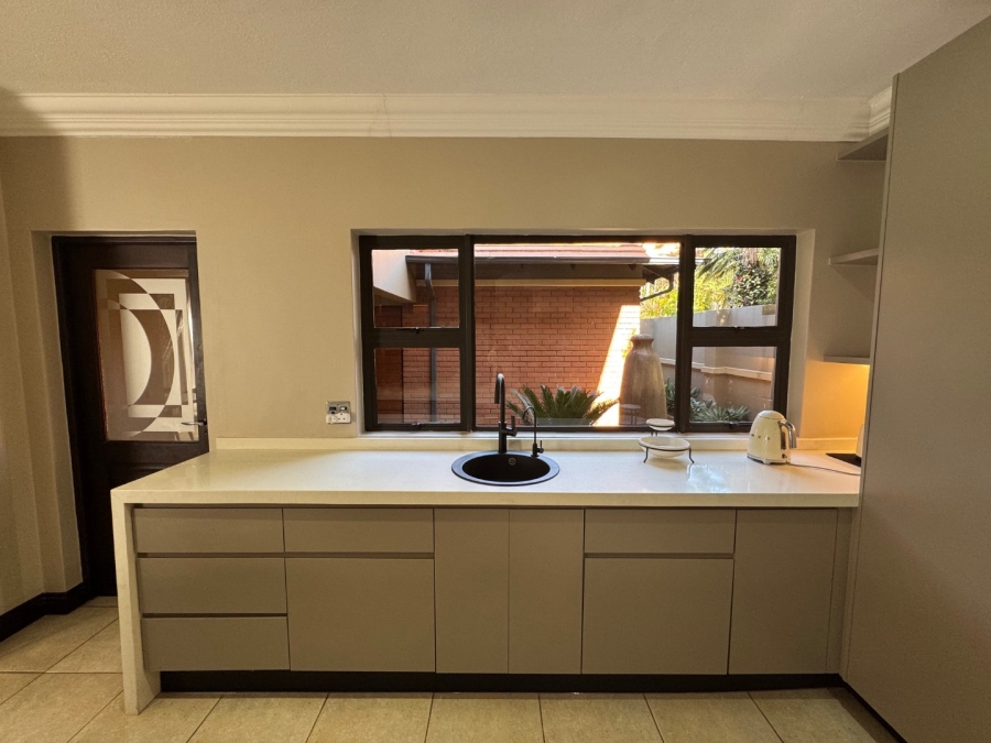 6 Bedroom Property for Sale in Midstream Estate Gauteng