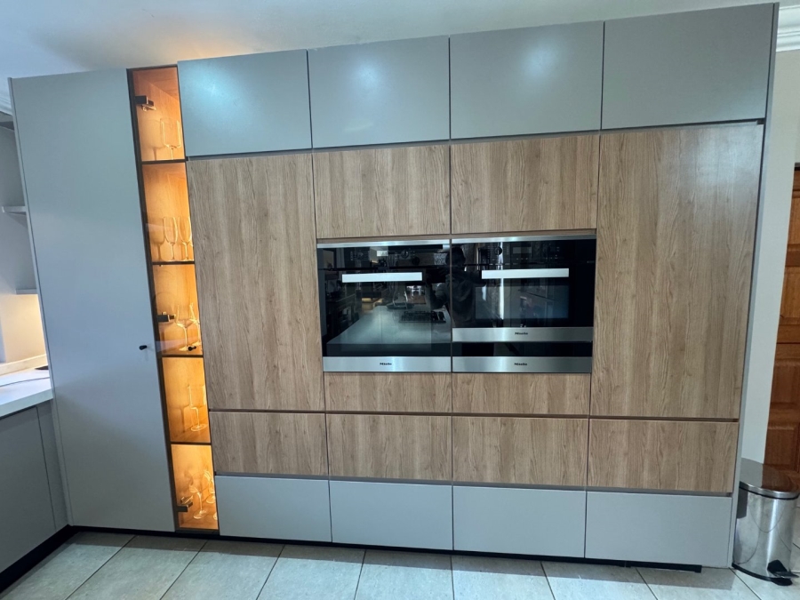 6 Bedroom Property for Sale in Midstream Estate Gauteng