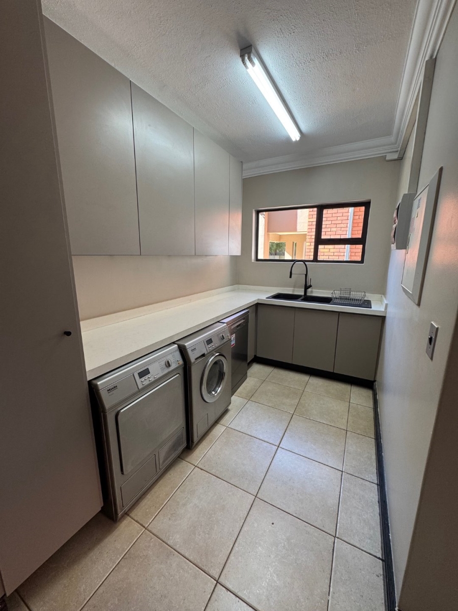 6 Bedroom Property for Sale in Midstream Estate Gauteng