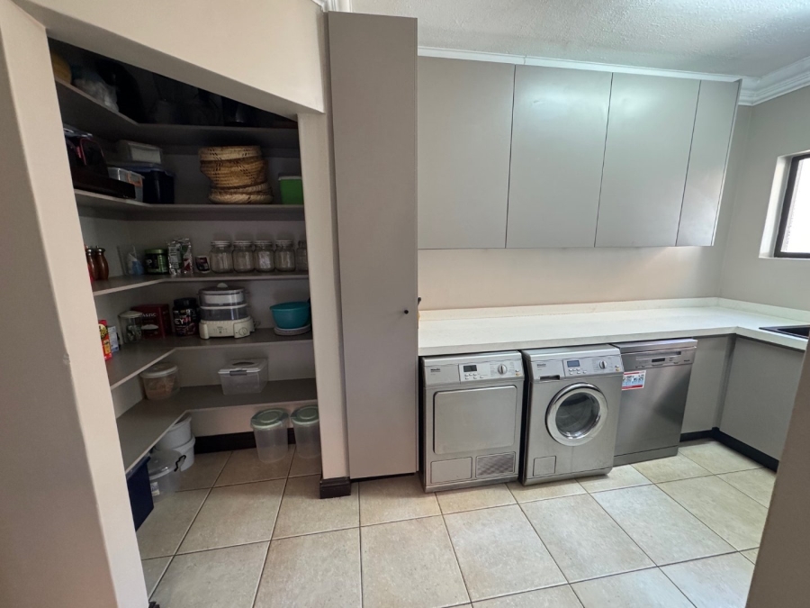 6 Bedroom Property for Sale in Midstream Estate Gauteng