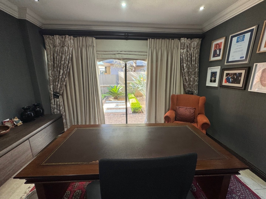 6 Bedroom Property for Sale in Midstream Estate Gauteng