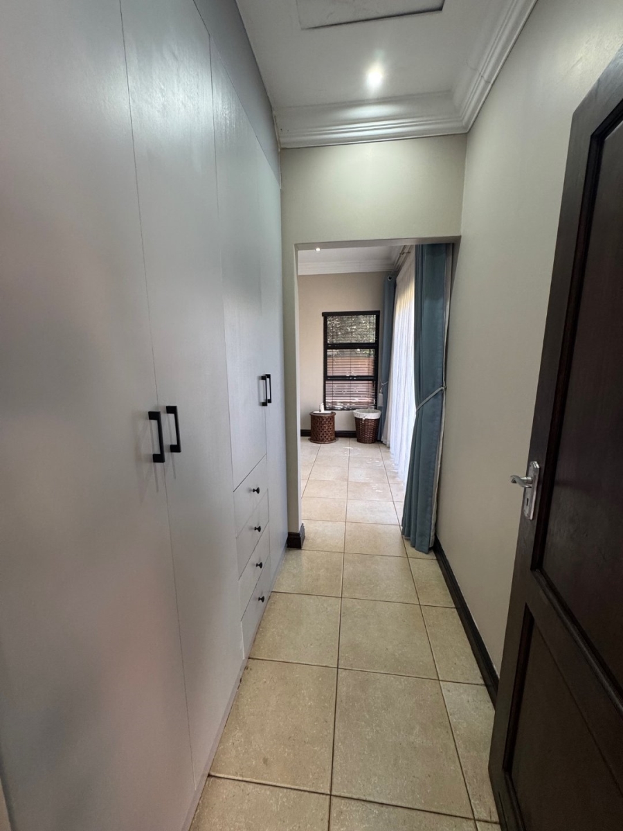 6 Bedroom Property for Sale in Midstream Estate Gauteng
