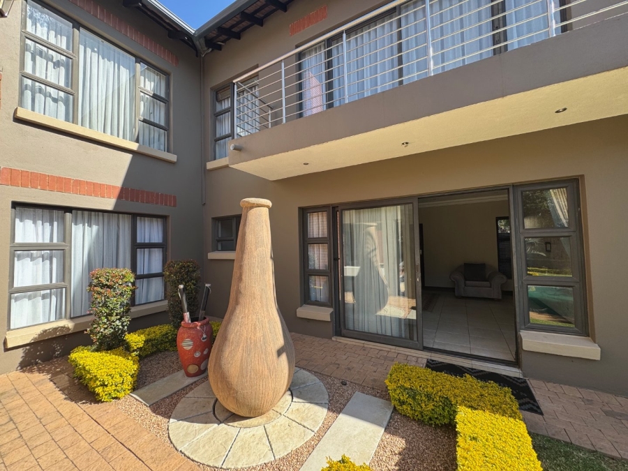 6 Bedroom Property for Sale in Midstream Estate Gauteng