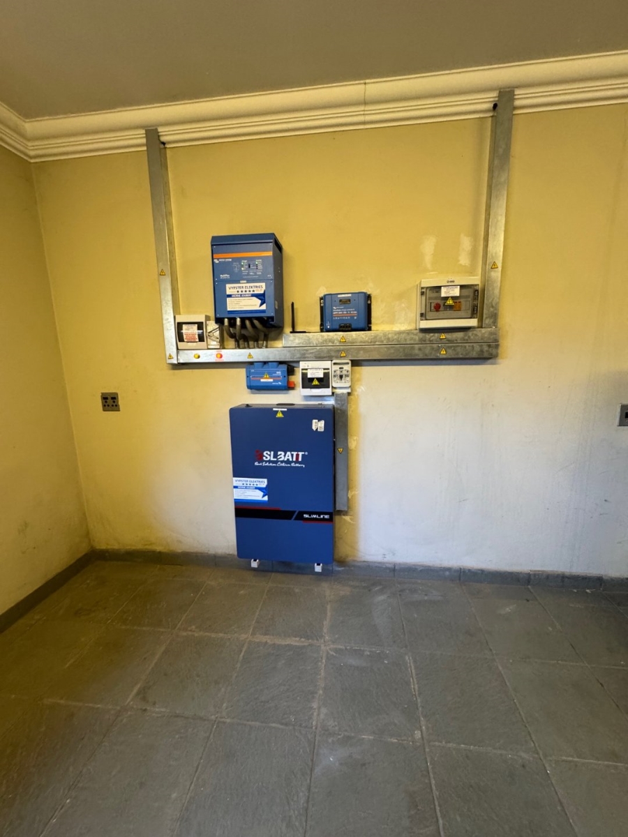 6 Bedroom Property for Sale in Midstream Estate Gauteng