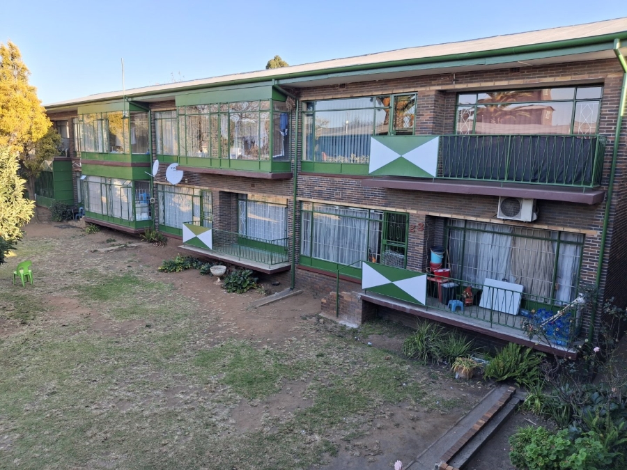 2 Bedroom Property for Sale in Crown Gardens Gauteng