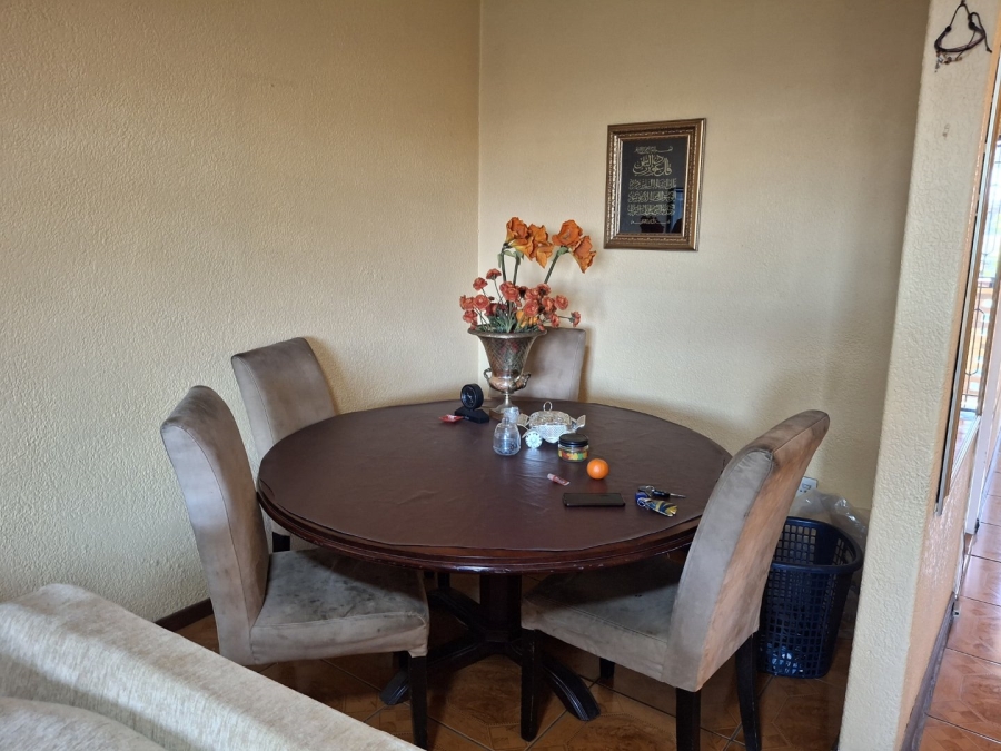 2 Bedroom Property for Sale in Crown Gardens Gauteng