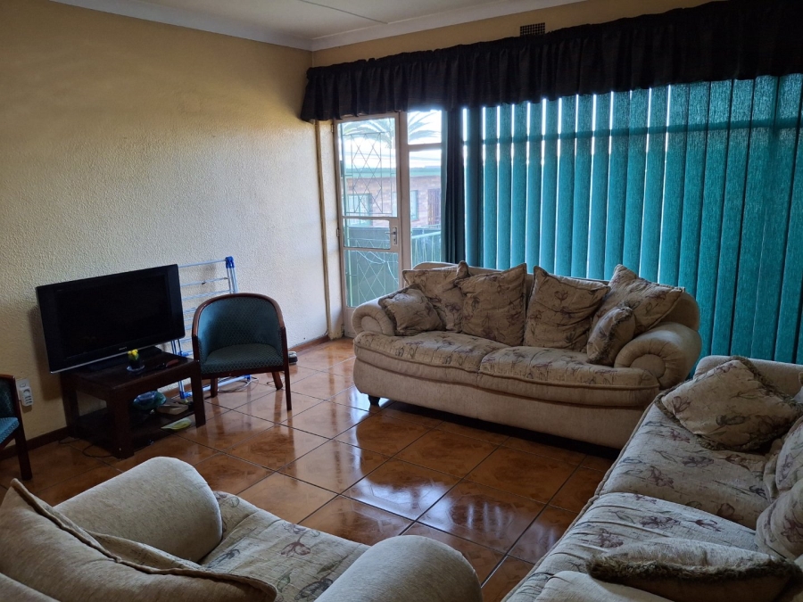 2 Bedroom Property for Sale in Crown Gardens Gauteng
