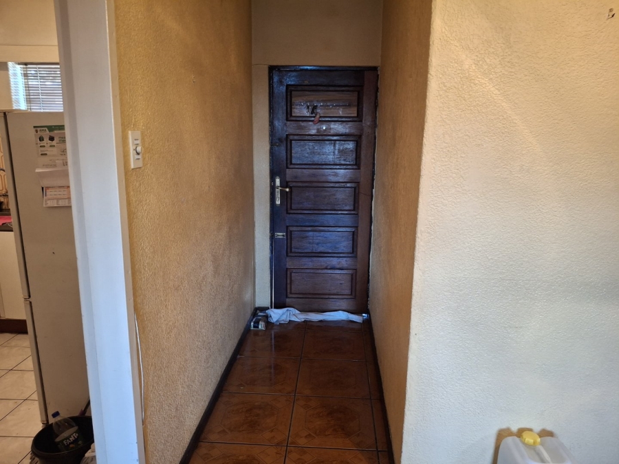 2 Bedroom Property for Sale in Crown Gardens Gauteng